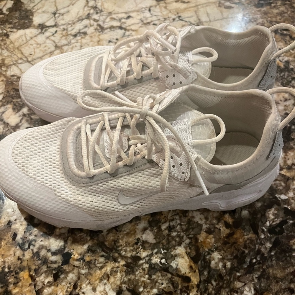Nike Tennis Shoes
